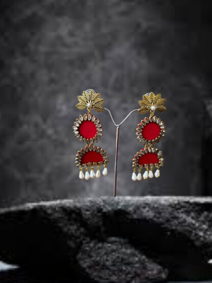 Red half moon ethnic earrings - Image 3